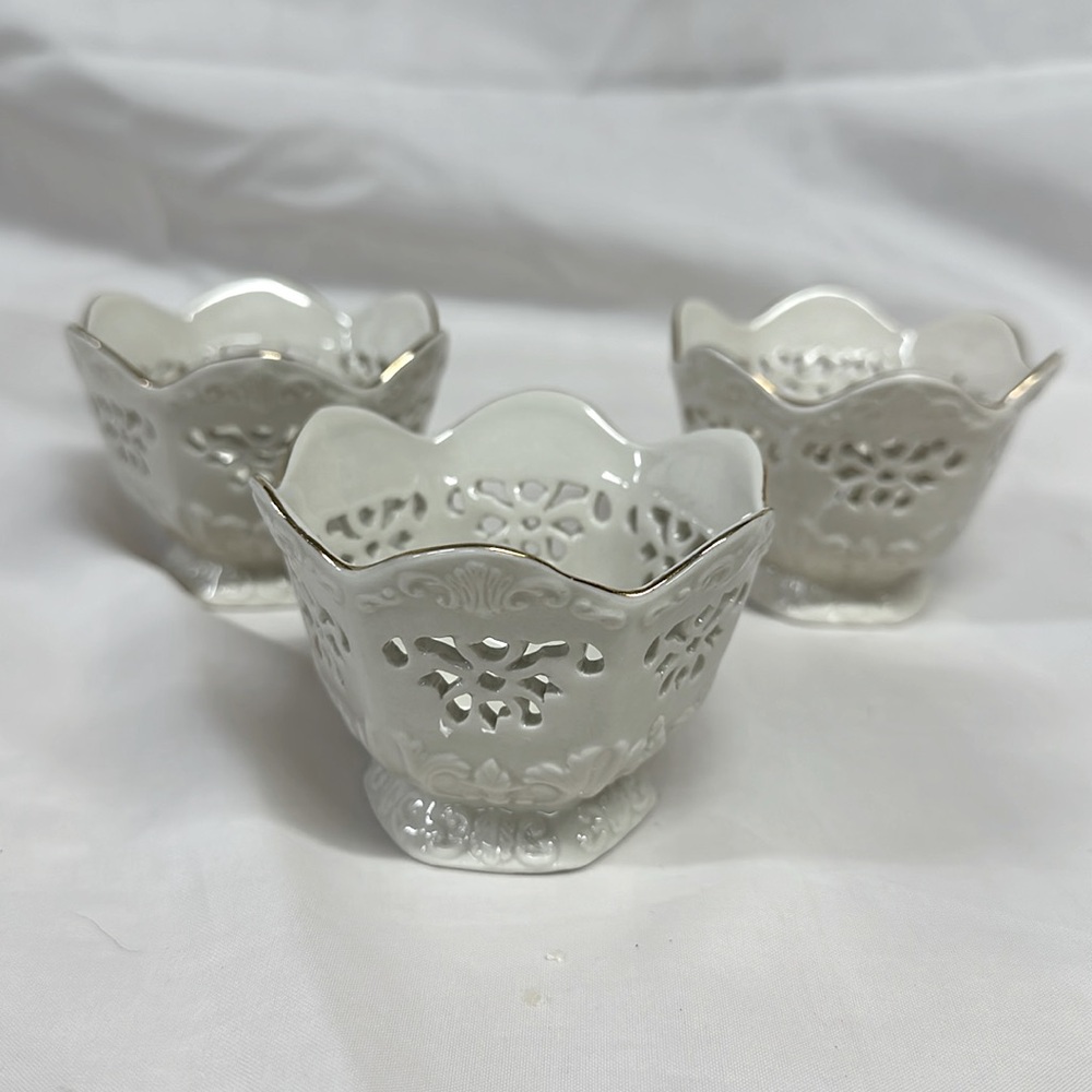 EUC Paul Sebastian 1996 set of 3 porcelain lace cutout bowls ivory & gold trim
